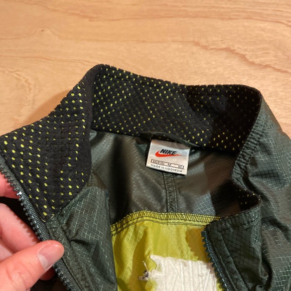 Nike Wind Breaker - Picture 9 of 11